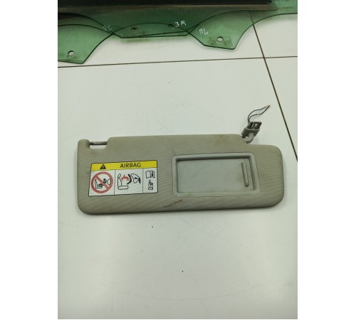 Козырек солнцезащитный правый