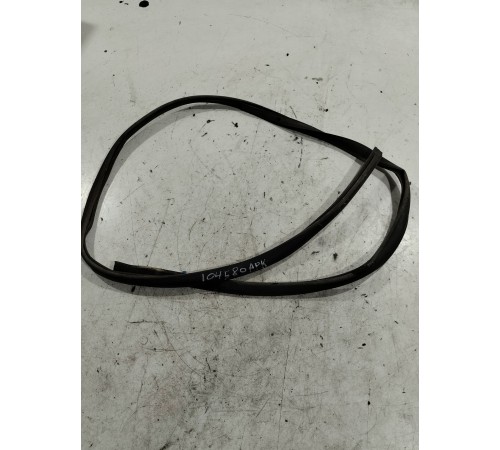 Уплотнитель порога левый