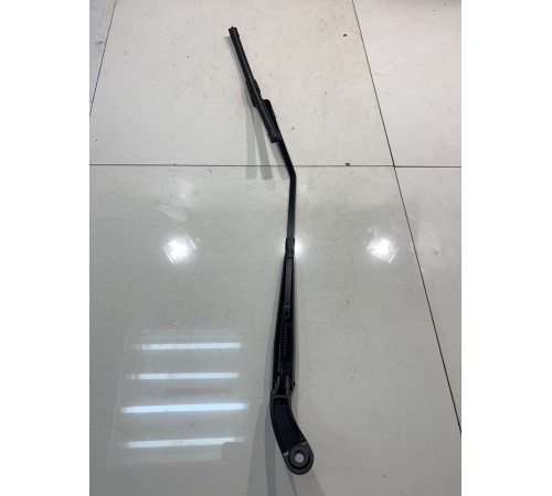 Передний стеклоочиститель (пассажирский)