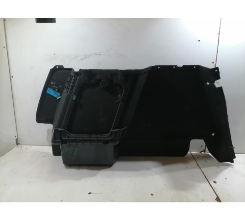 Обшивка багажника правая