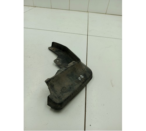 Брызговик передний правый