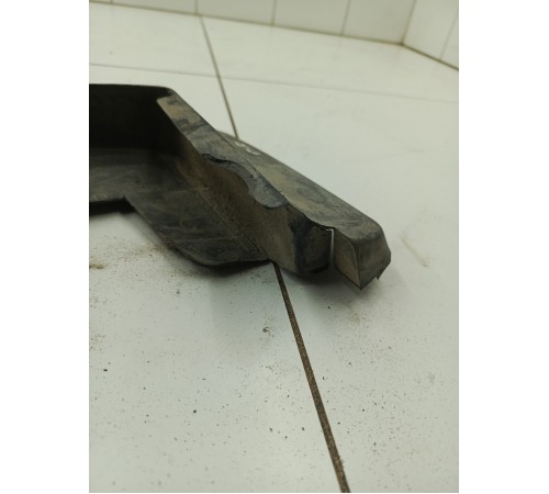 Брызговик передний правый