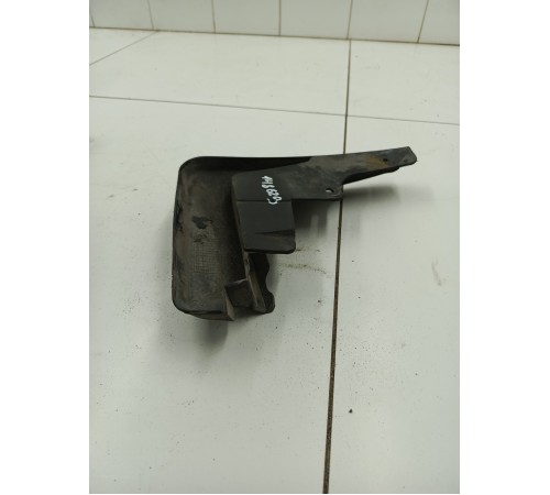 Брызговик передний правый