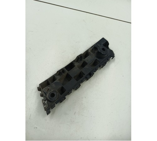 Кронштейн переднего бампера правый