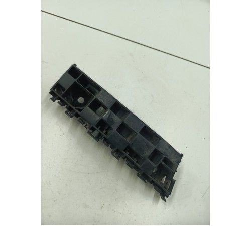 Кронштейн переднего бампера правый