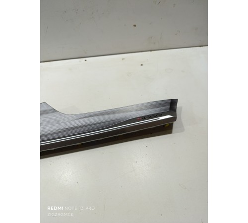 Накладка двери передняя левая