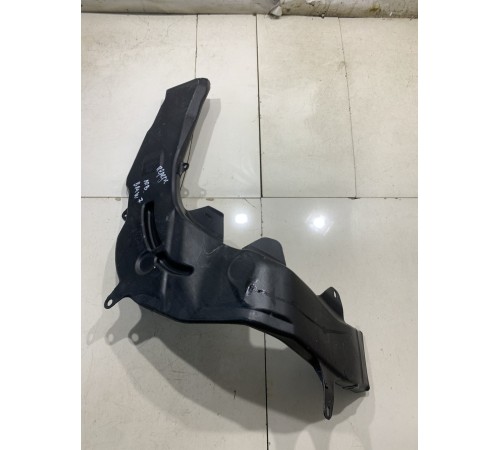 Воздуховод ( передний левый)