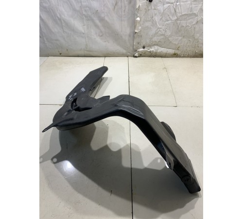 Воздуховод ( передний левый)