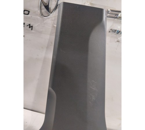 Накладка центральной стойки левая нижняя