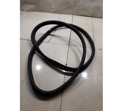 Уплотнитель двери(передний левый)