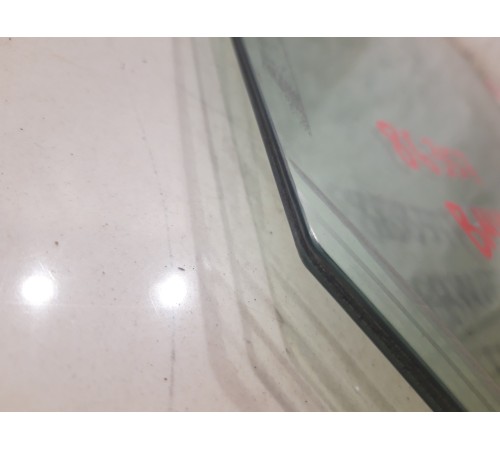 Стекло двери (переднее левое)