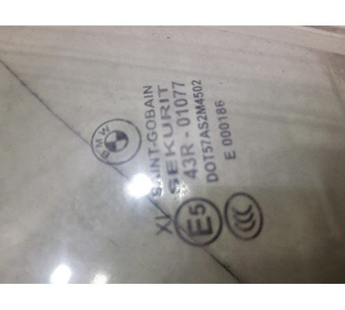 Стекло двери (переднее левое)