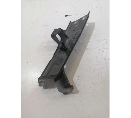 	Кронштейн крыла передний правый