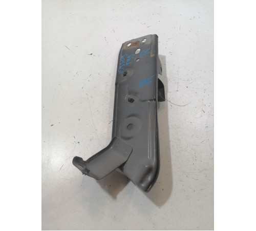 	Кронштейн крыла передний правый