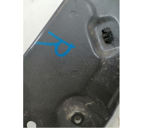 	Кронштейн крыла передний правый