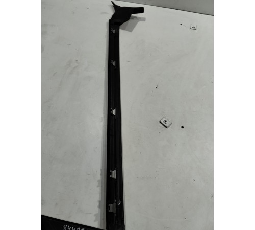 Уплотнитель стекла (передний правый внутренний)