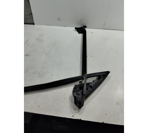 Уплотнитель стекла (передний правый внутренний)