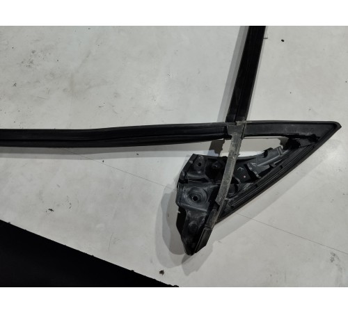 Уплотнитель стекла (передний правый внутренний)