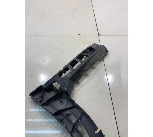 Кронштейн заднего бампера (правый)