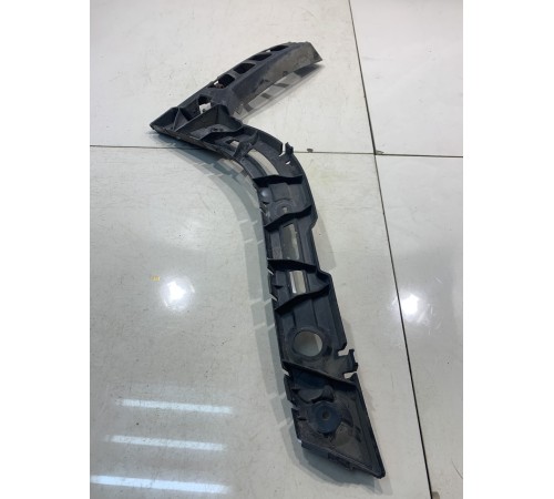 Кронштейн заднего бампера (правый)