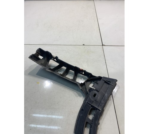 Кронштейн заднего бампера (правый)