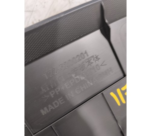 Обшивка крышки багажника верхняя