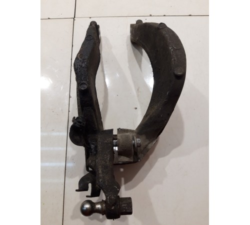 Кронштейн амортизатора (передний, правый)