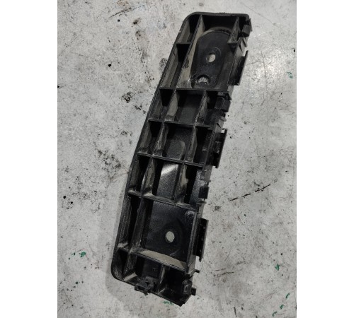 Кронштейн заднего бампера правый