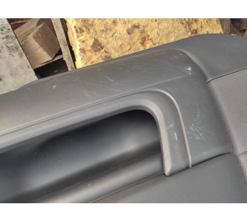 Обшивка двери(передняя правая)