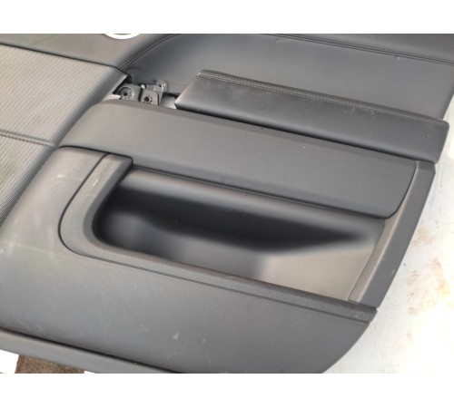 Обшивка двери(передняя правая)