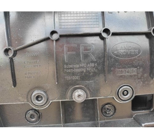 Обшивка двери(передняя правая)