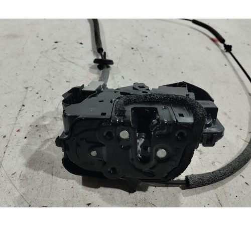 Замок двери (задний правый)