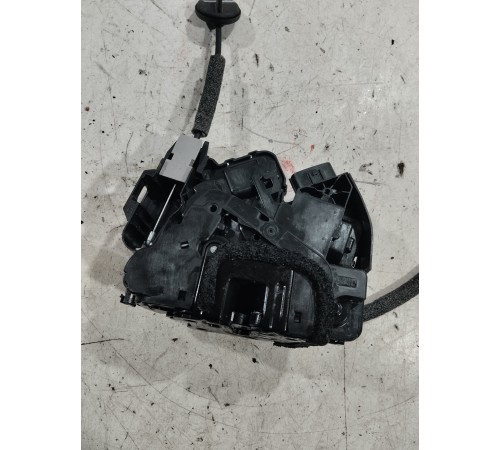 Замок двери (задний правый)