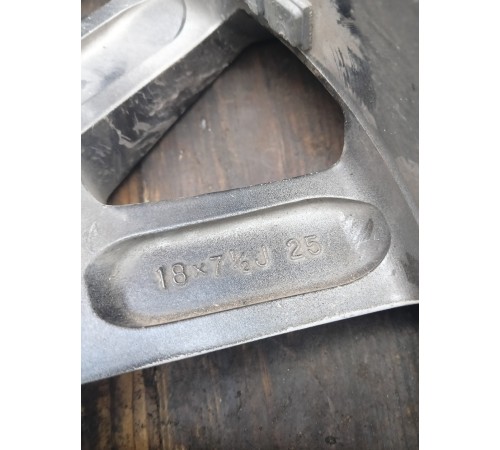 Литой диск R18