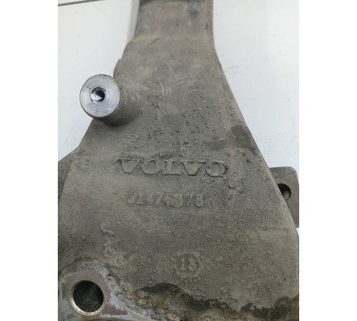 Кулак поворотный передний левый