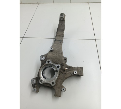 Кулак поворотный передний левый