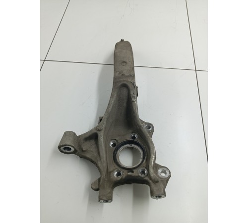 Кулак поворотный передний левый