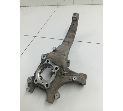 Кулак поворотный передний левый