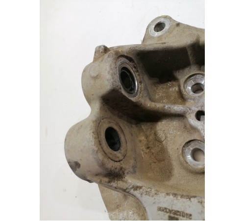 Кулак поворотный передний левый