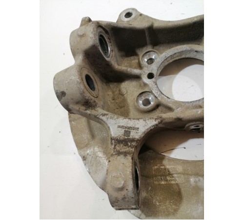 Кулак поворотный передний левый