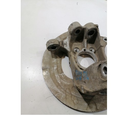 Кулак поворотный передний левый