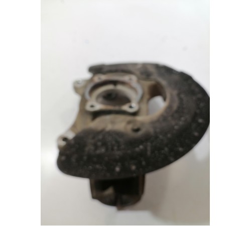 Кулак поворотный передний левый