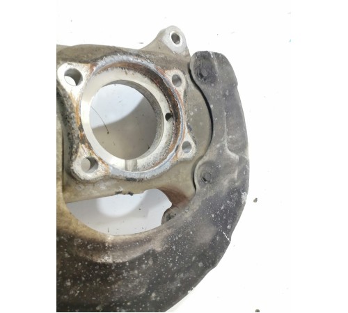 Кулак поворотный передний левый