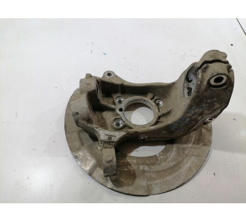 Кулак поворотный передний левый