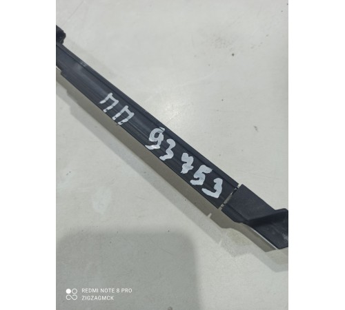 Уплотнитель стекла (передний правый наружный)