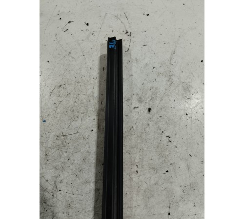 Уплотнитель стекла (задний левый)