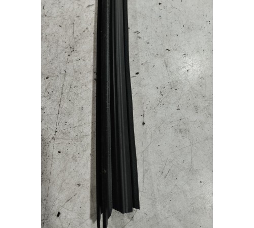 Уплотнитель стекла (задний левый)