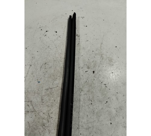 Уплотнитель стекла (задний левый)