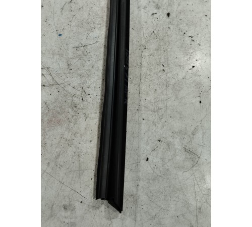 Уплотнитель стекла (задний левый)