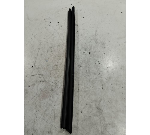 Уплотнитель стекла (задний левый)